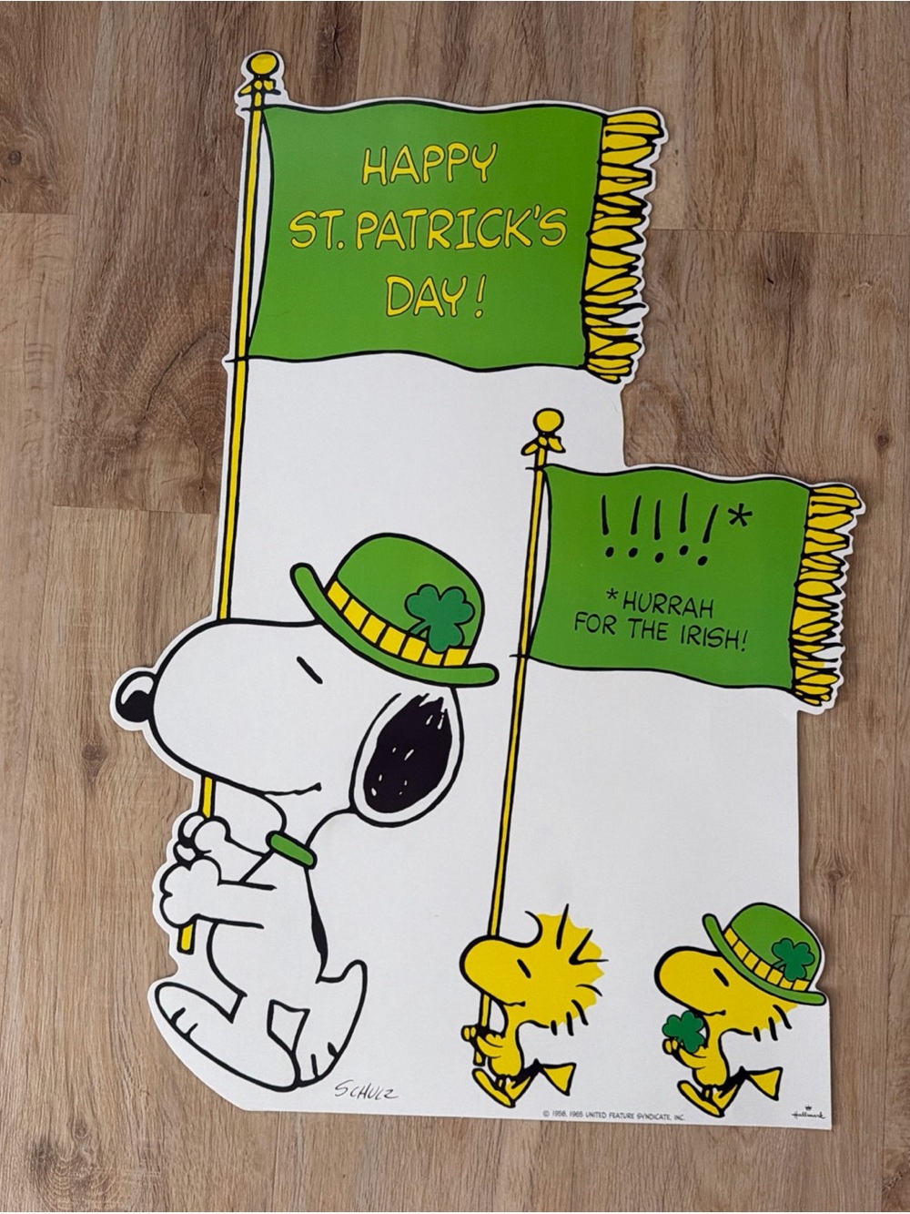 VINTAGE HALLMARK SNOOPY / PEANUTS 18" X 26-1/2" ST PATRICK'S DAY WALL DECORATION